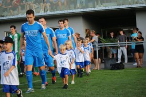 IMG_9065 Einlaufen Kinder Knessl Ivanovic Erhardt Tisch k1