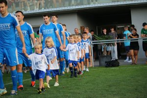 IMG_9066 Einlaufen Kinder Ivanovic Erhardt Tisch k1