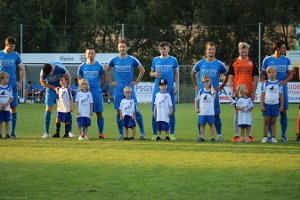 IMG_9079 Aufstellung Kinder Piermayr STifter Puchegger Knessl Ivanovic Erhardt Tisch k1