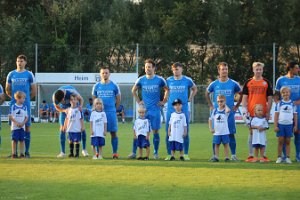 IMG_9080 Aufstellung Kinder Stifter Kornholz Puchegger Knessl Ivanovic Erhardt Tisch k1