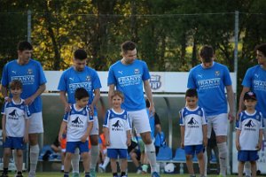 20250510_193441_IMG_3721 Aufstellung mit Kinder k1